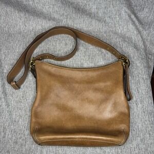 Vintage Coach 9328 Legacy Tan Glove Tanned Leather Shoulder Crossbody Bag. Y2K